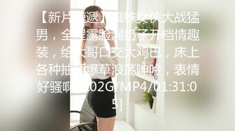 老夫妻轻车熟路，吹拉弹唱，校样都会